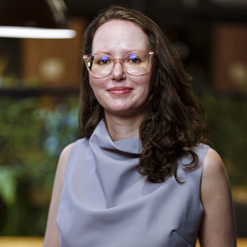 Carolina Sartor, da Similarweb, vai falar sobre GEO comparando ChatGPT, AI Mode e Perplexity
